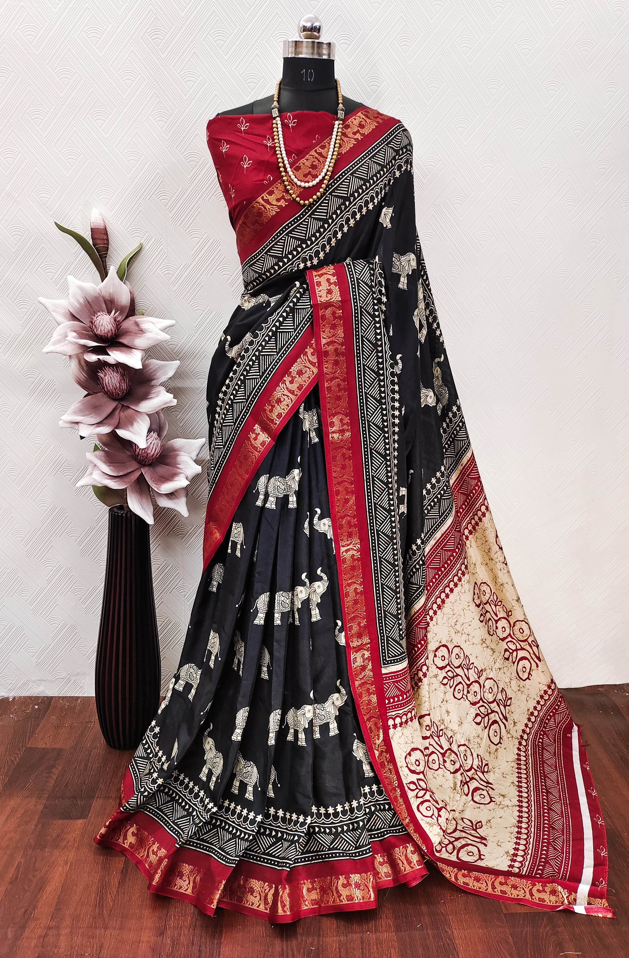 Very Good-Looking Gajji Silk Saree With Zari Weaving