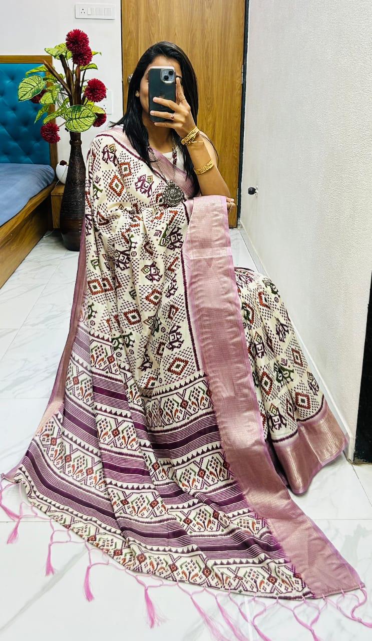 Winsome Handloom Silk Saree In  Ikkat Print With Zari Border